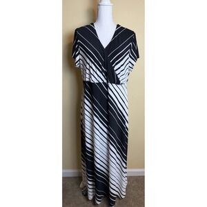 Chico's Maxi Dress Women's 3 (XL) Knit V neck Horizon Stripe Black and White